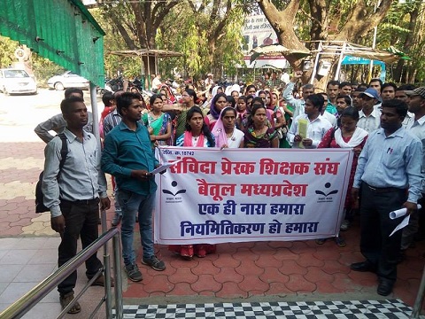 छ: सूत्रीय मांगों को लेकर संविदा प्रेरक संघ ने सौंपा ज्ञापन