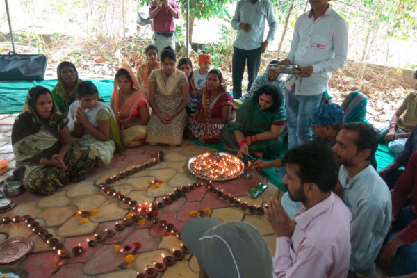 अवतरण दिवस पर हुए कई सेवाकार्य (83 दीपों से महाआरती कर भंडारा आयोजित हुआ)