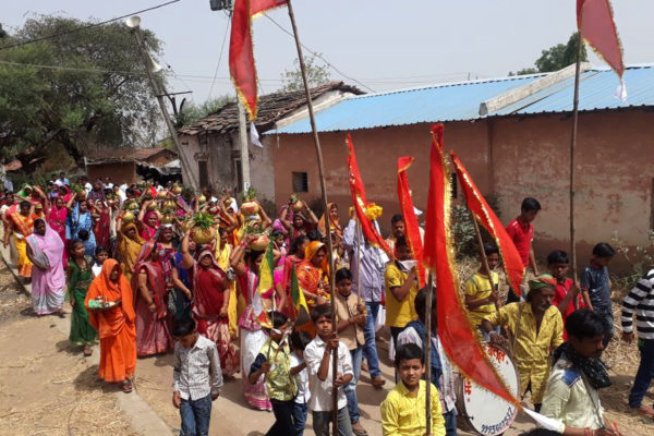 कृषक भी हमारे त्रिदेव जैसे:पंडित बाजपेयी ,  कलश यात्रा के साथ भागवत कथा प्रारंभ