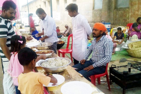 हजारों श्रद्धांलुओं ने की भोजन प्रसादी ग्रहण