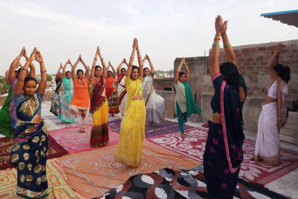 योग से मिलती है सदाचार से जीने की प्रेरणा जिला महिला समन्वय समिति ने किया योग - महिला समन्वय समिति न्यूज़