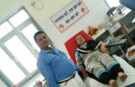 स्वप्रेरणा से सहायक प्राध्यापक ने किया रक्तदान - रक्तदान न्यूज