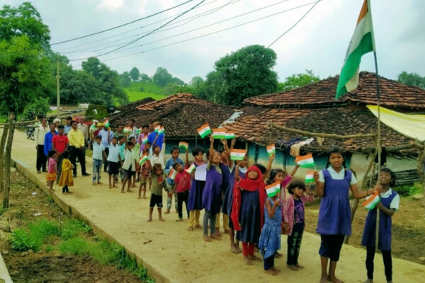 हमारी शान तिरंगा हर घर फहराना है बच्चों ने रैली और नुक्कड़ नाटक से चलाया अभियान